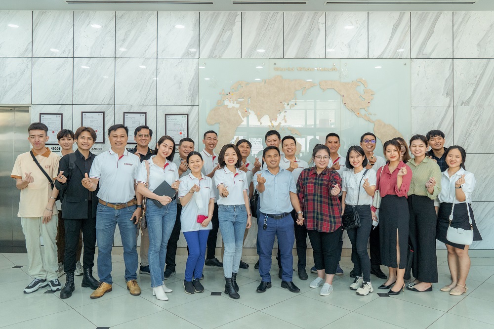 TRIP: Brandsketer cùng các CEO khoá TD18, 74 của PTI tham quan, kiến tập tại nhà máy Yakult Việt Nam  